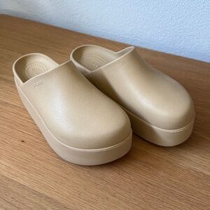 Crocs Dylan 1.5” Platform Clogs